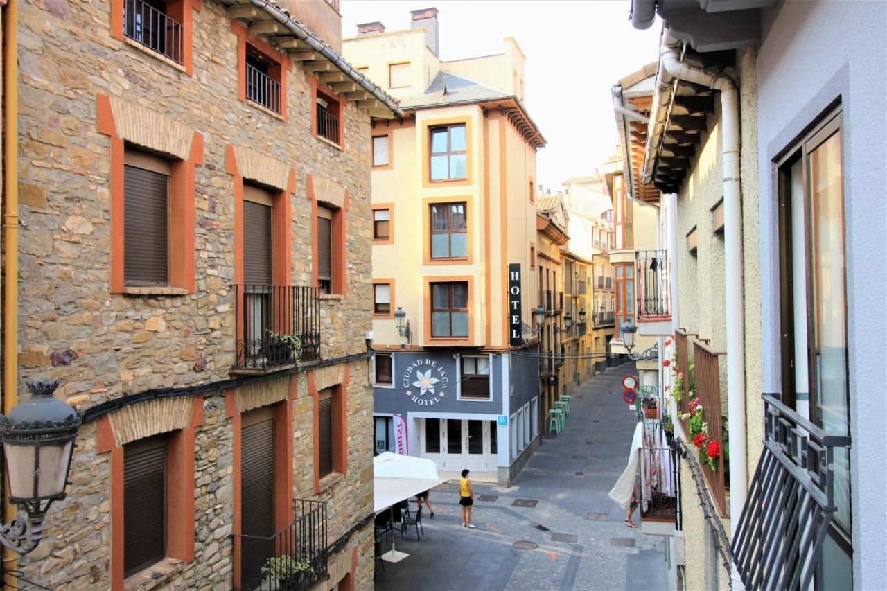 Casa Campanilla Jaca Hotell Eksteriør bilde