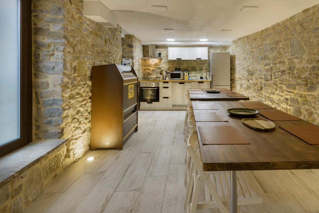Casa Campanilla Jaca Hotell Eksteriør bilde